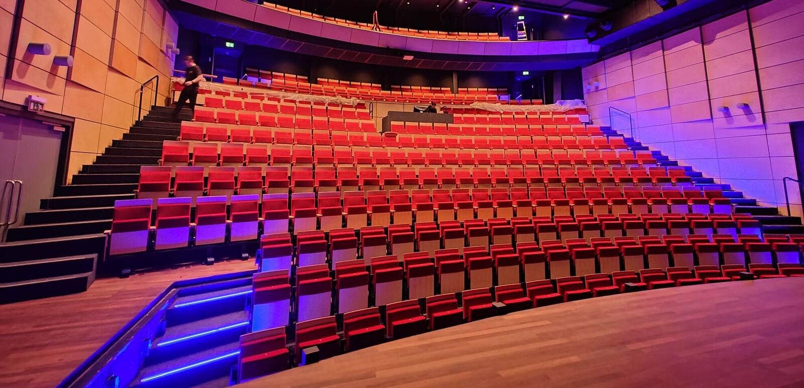 Aan de Slinger heropent Theaterzaal na grondige verbouwing